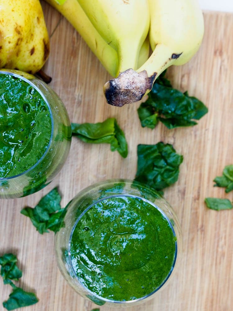 SPINACH AND PEAR BREAKFAST SMOOTHIE