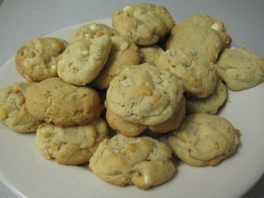 white chocolate macadamia cookies