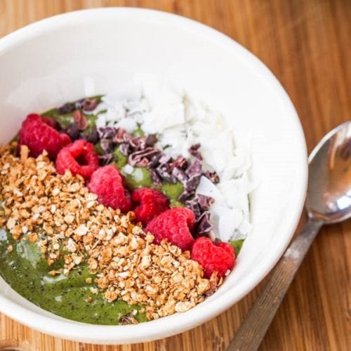Green Smoothie Bowl with Spinach and Acai {Gluten-Free, Vegan}