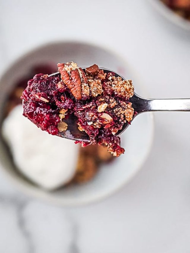 How to Make Blackberry Crumble with Chocolate {Gluten-Free, Vegan}