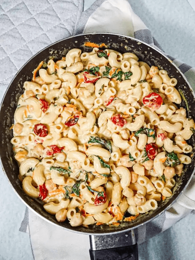Creamy Pasta With Spinach And Chickpeas
